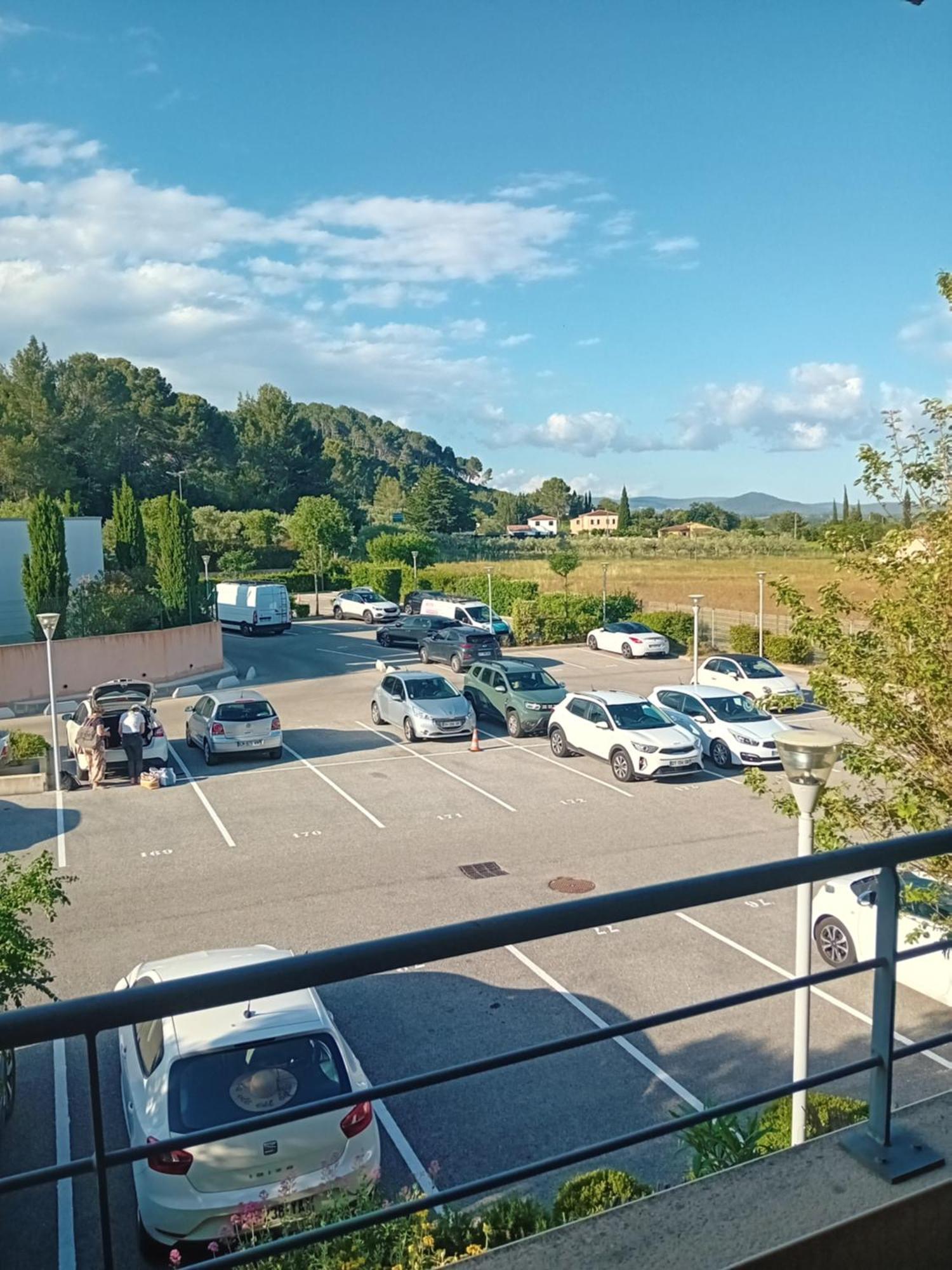 Superbe Appartement T2 Cuers Exterior photo